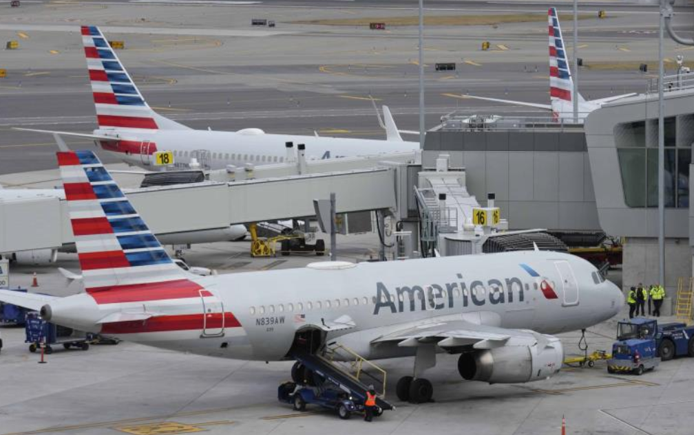 Gobierno de Biden establece reglas en aerolíneas con reembolsos automáticos por vuelos cancelados