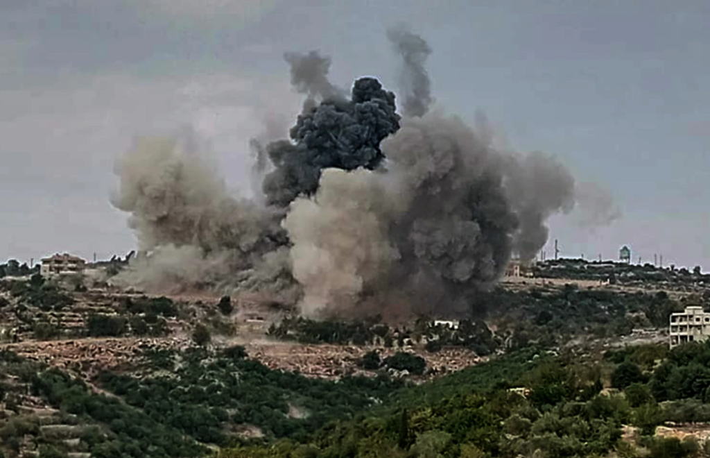 Israel ataca complejo militar en el sur del Líbano