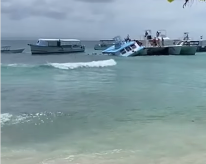 Embarcación con turistas se hunde en Bahía de Samaná