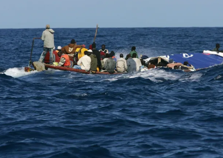 Medio centenar de migrantes desaparecen al naufragar su embarcación rumbo a Canarias