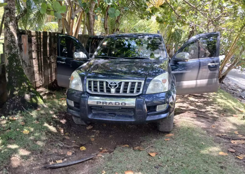 Hallan sin vida hombre dentro de vehículo en playa Colombina, Samaná