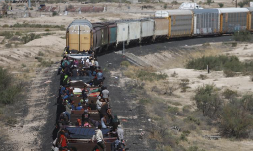 Crece miedo de migrantes tras masacre en el norte de México