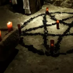 Hallan 2 hermanas muertas en local dedicado al satanismo en Colombia