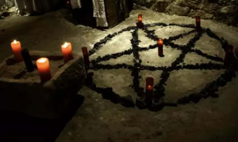 Hallan 2 hermanas muertas en local dedicado al satanismo en Colombia