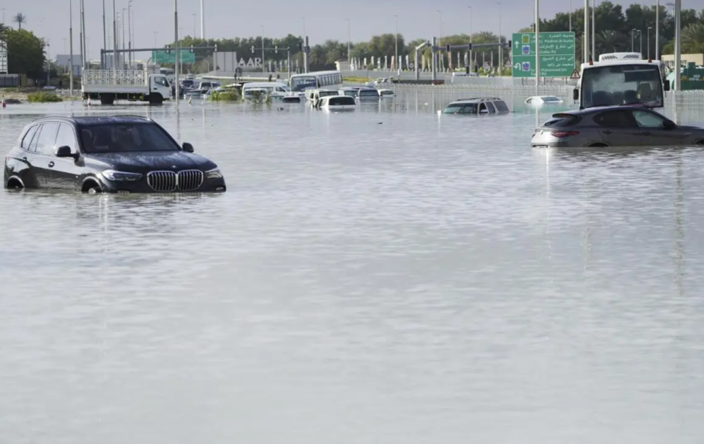 Vuelos retrasados en aeropuerto de Dubái por las fuertes lluvias