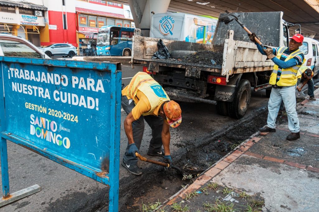 Alcaldía del Distrito Nacional despliega brigadas preventivas ante incidencia de vaguada