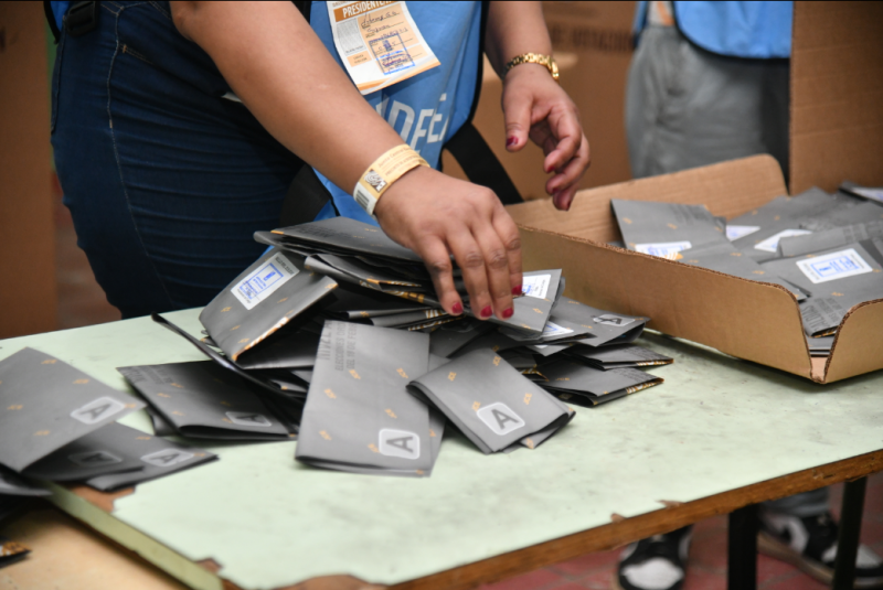 Recintos de votación cierran sus puertas para conteo