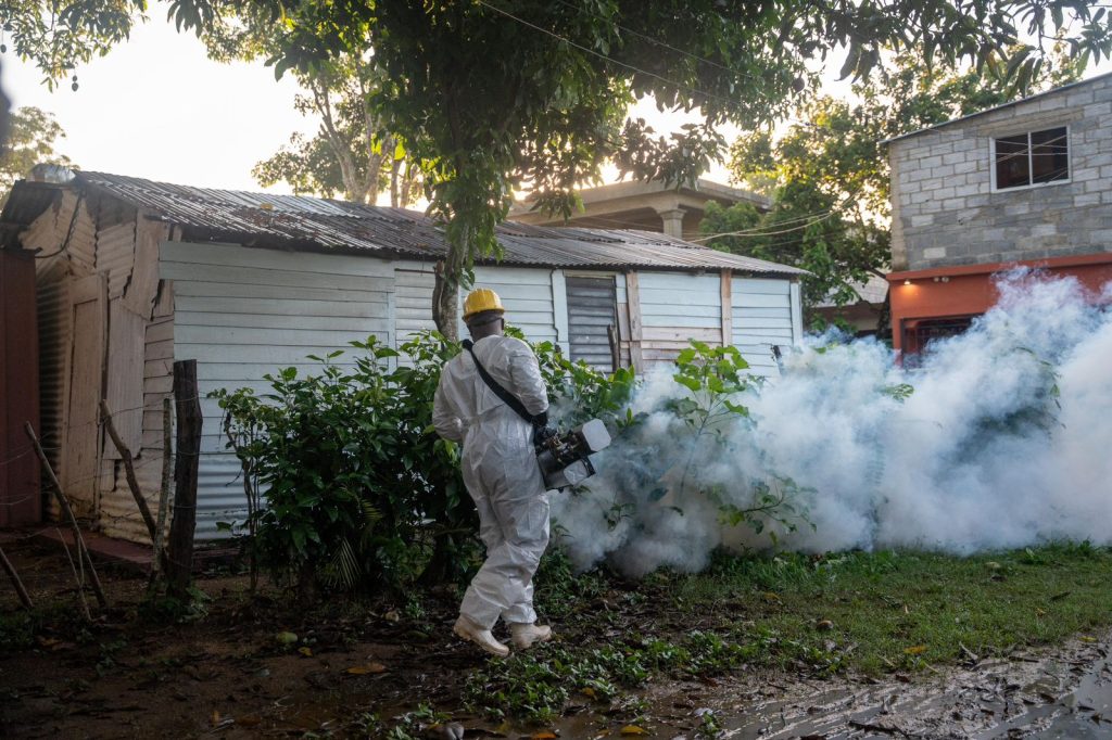 Ejercito dominicano reanuda operativo contra el dengue tras fuertes lluvias