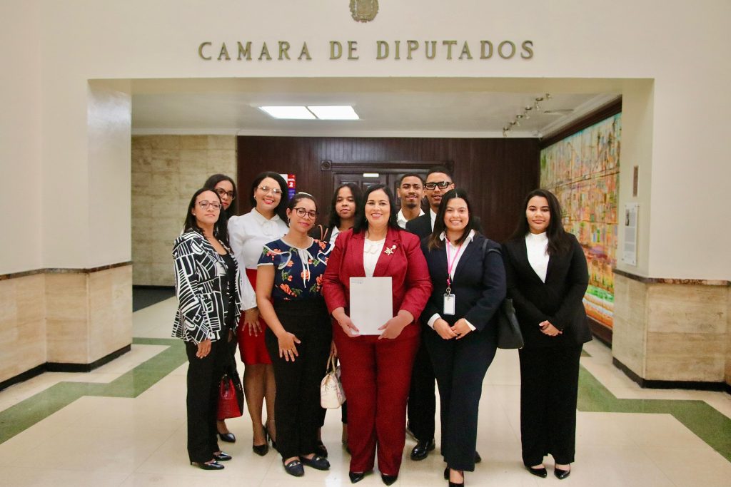 Presentan proyecto de ley para regular Prácticas Profesionales e Inserción Laboral en la RD