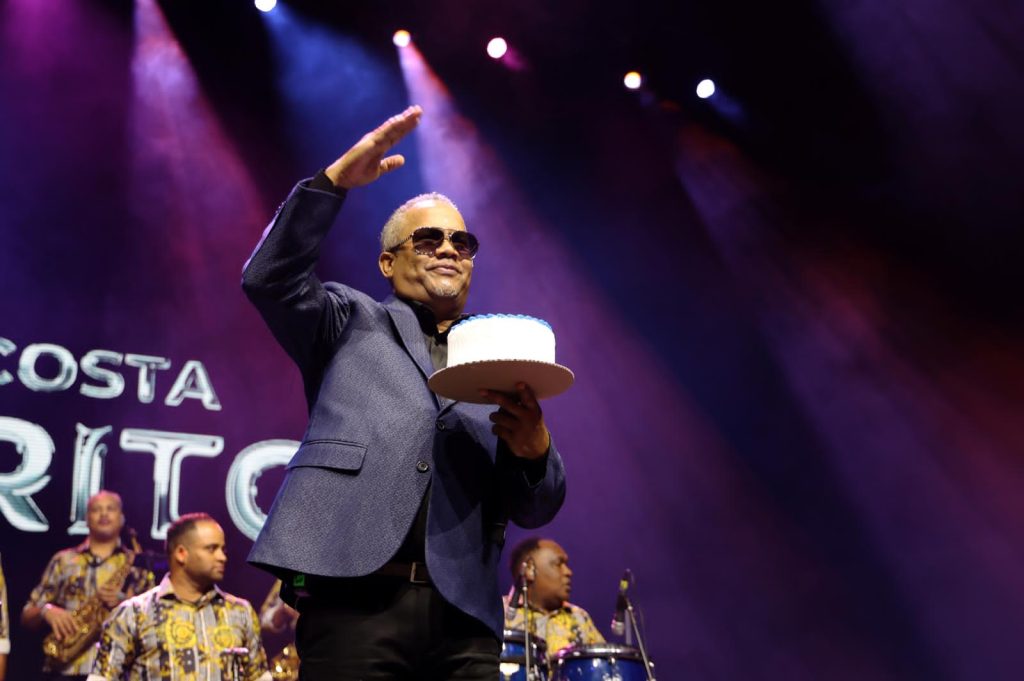 Héctor Acosta “El Torito” Deslumbra durante concierto en Puerto Rico