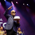 Héctor Acosta “El Torito” Deslumbra durante concierto en Puerto Rico