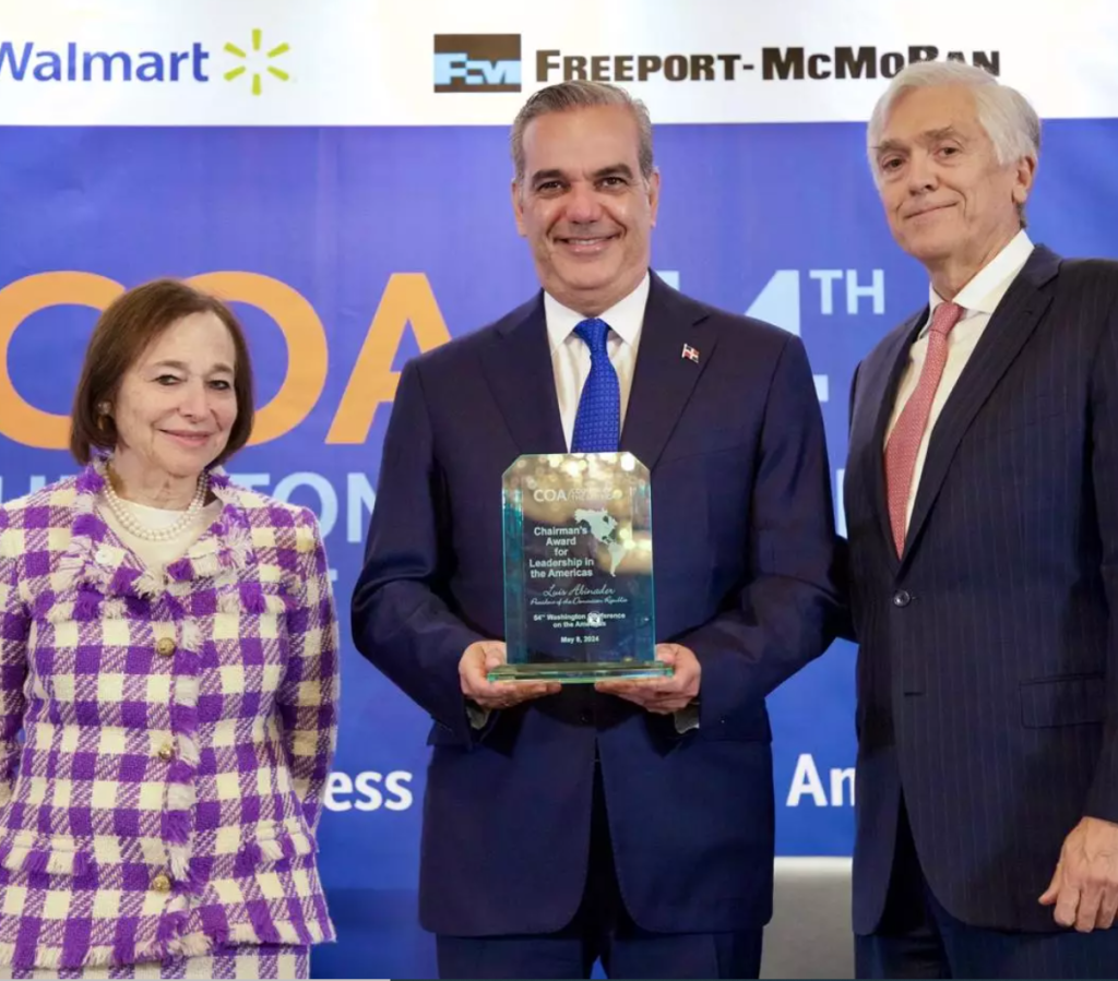 Luis Abinader se convierte en el primer presidente dominicano reconocido con el Chairman’s Award for Leadership»