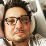 Revelan Jeremy Renner murió por unos instantes tras accidente con máquina quitanieves