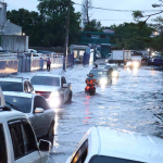 Lluvias causan caos en el Gran Santo Domingo con inundaciones y tapones