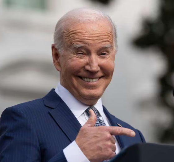 Joe Biden se burla de las deudas de Trump 