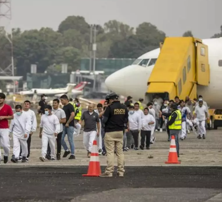 México deporta hacia Honduras a 46 menores y 121 adultos que iban hacia EE.UU.