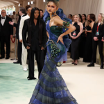 Zendaya usa look estrambótico y vanguardista en el Met Gala