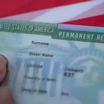 ¿Cuándo y cómo pueden los indocumentados cónyuges aplicar por la Green Card?