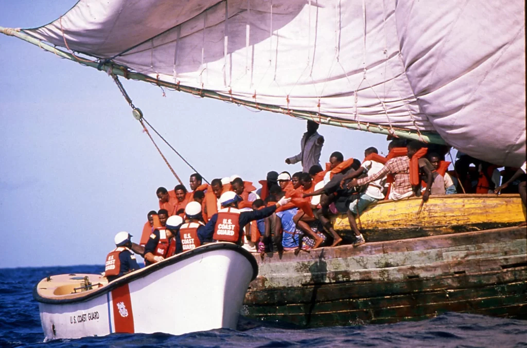 Cerca de 120 migrantes haitianos llegan en barco a la Florida