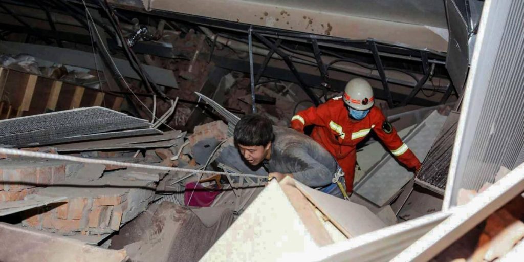 Tres muertos por derrumbe de túnel en construcción en China