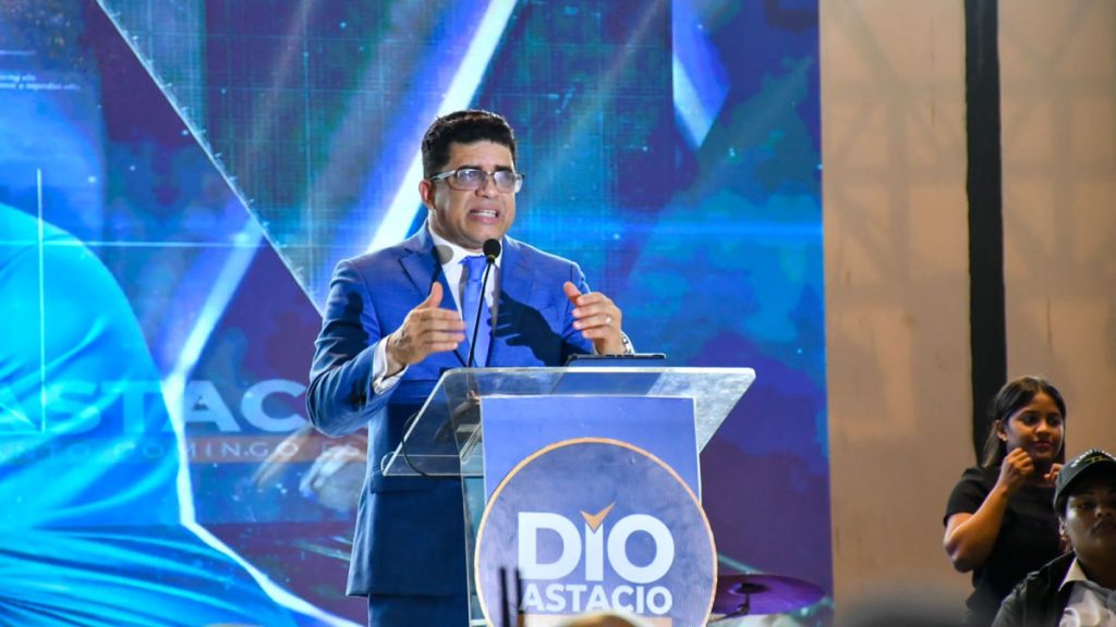 Alcalde Dio Astacio dice «irá preso» quien lance basura en calles de SDE