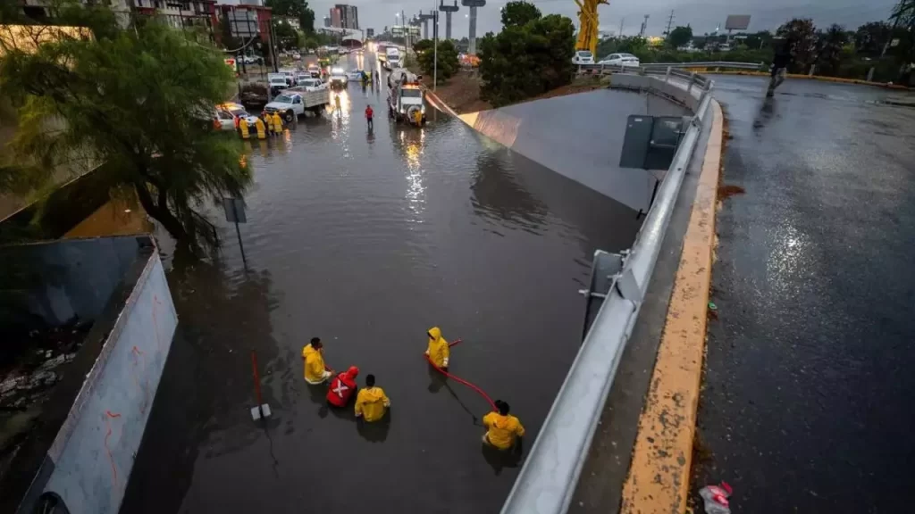 Paso de ciclón Alberto por México deja cuatro muertos