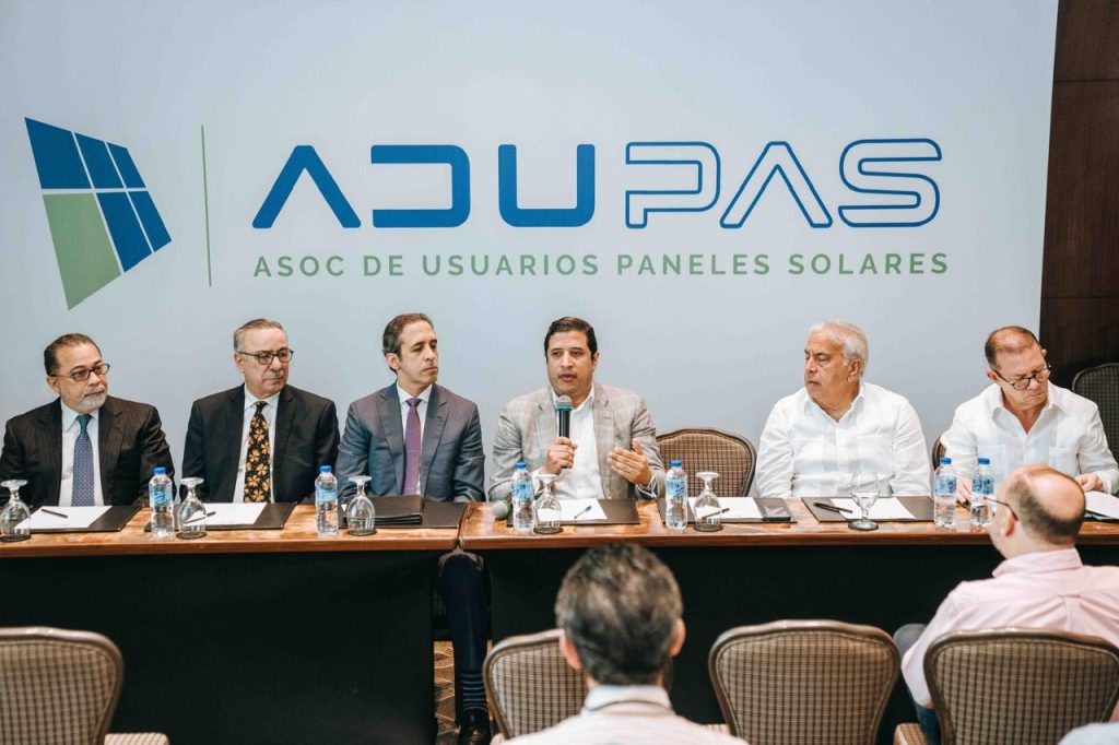 Anuncian la Asociación de Usuarios de Paneles Solares de RD (ADUPAS)