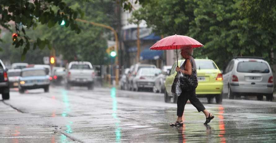 Aguaceros este lunes en RD pero continúa el calor