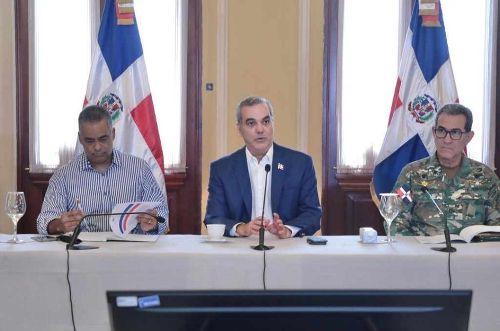 Presidente Abinader se reúne con organismos de emergencia ante posibles efectos de huracán Beryl