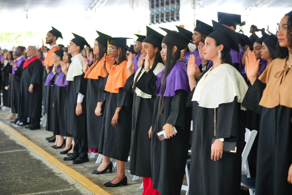 UASD inviste 2,048 profesionales en Santiago con motivo del 65 aniversario de Expedición 14 de junio