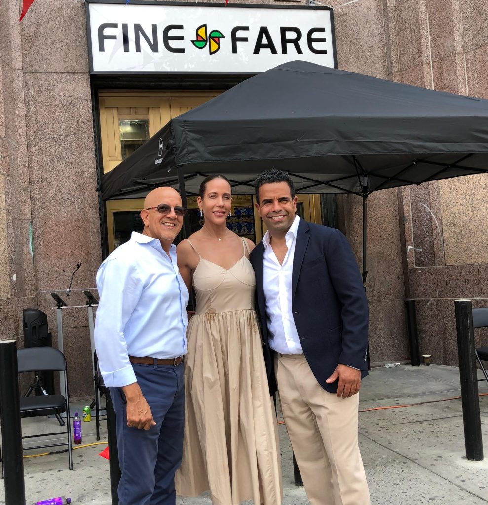 Dominicanos y cubanos realizan “Gran Opening “ de supermercado Fine Fare en el Bronx