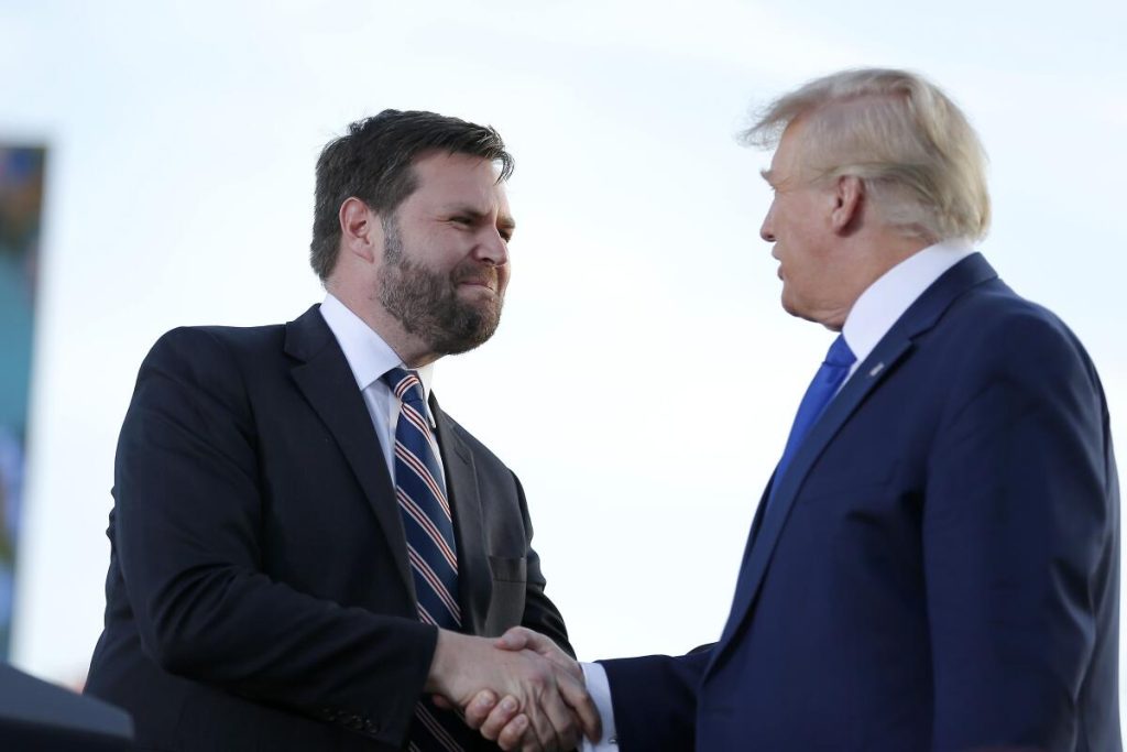 Senador J.D. Vance, el favorito para vicepresidente de Trump según un sondeo