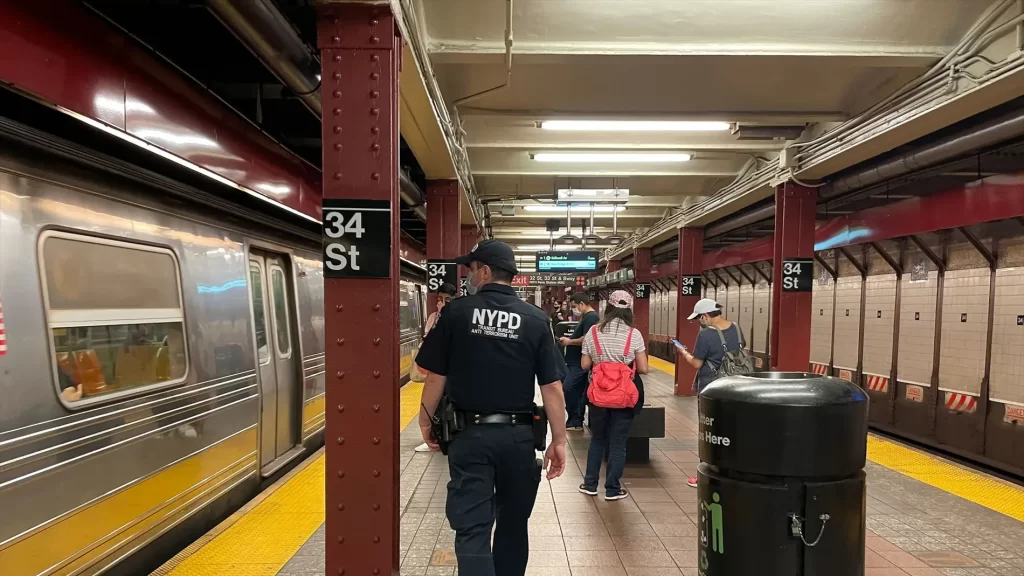 Matan a pasajero a puñaladas en el Metro de Nueva York