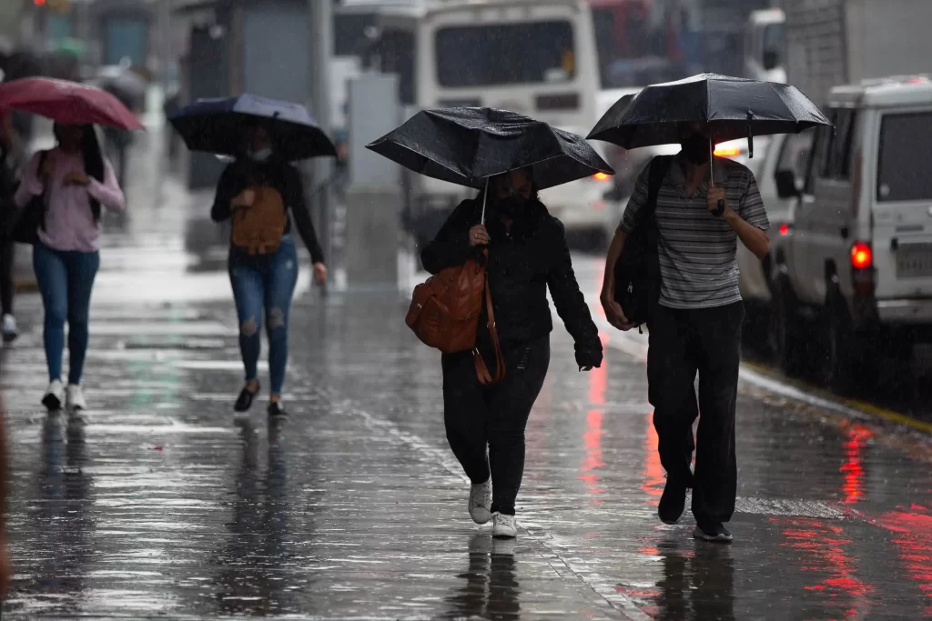 COE coloca seis provincias en alerta verde y amarilla por lluvias