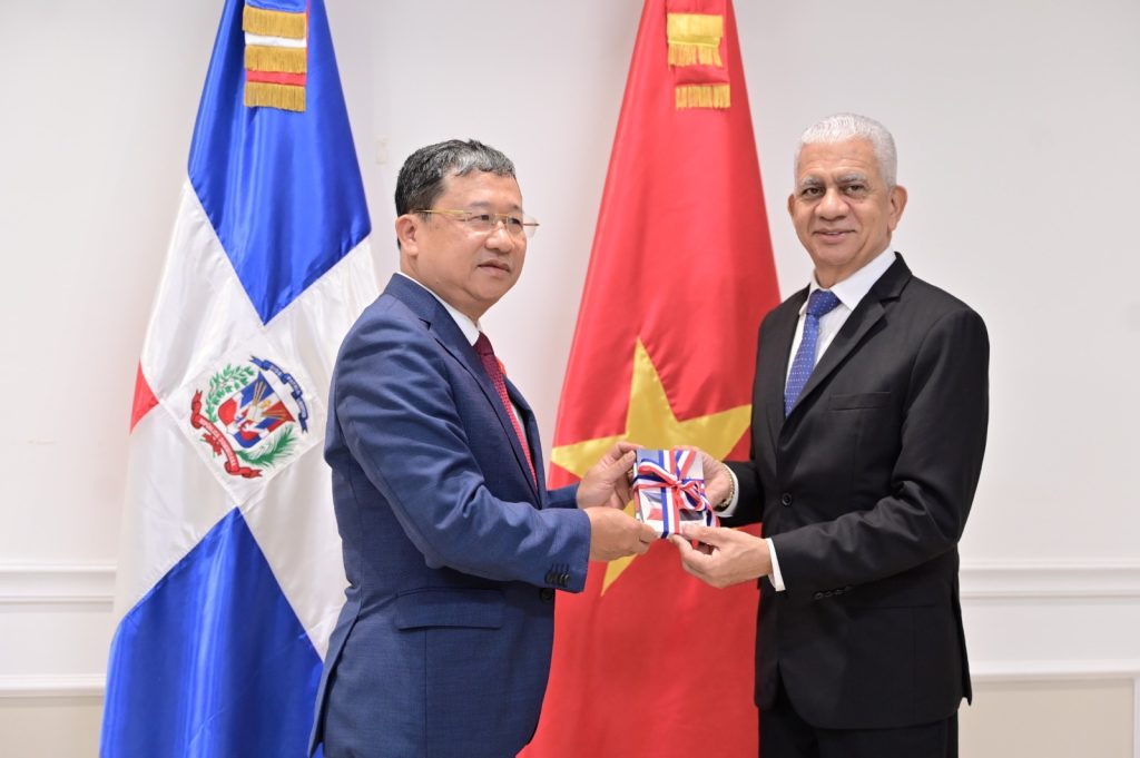 Senado recibe visita de asambleístas de Vietnam; se comprometen a fortalecer relaciones