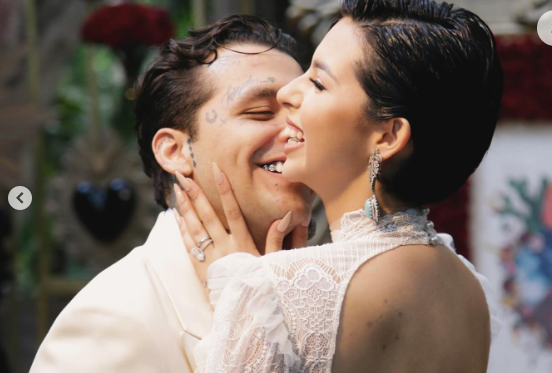 Nodal y Ángela Aguilar comparten fotos oficiales de su boda