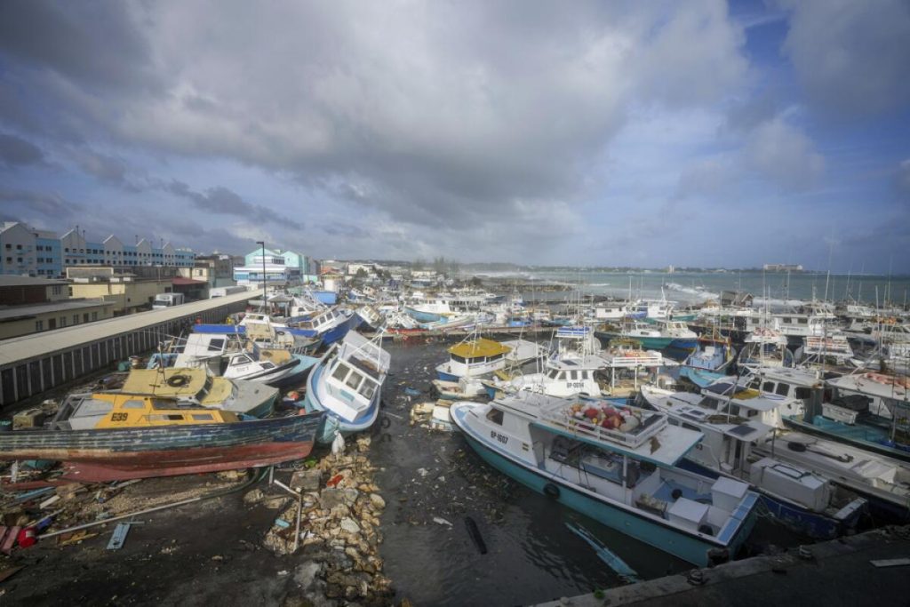 Huracán Beryl azota Jamaica tras causar una gran devastación en el Caribe Oriental