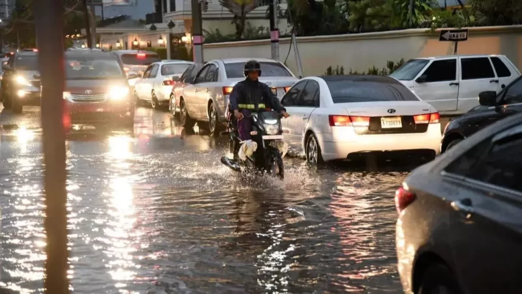 Aguaceros, tormentas eléctricas y ráfagas de viento para este viernes en RD