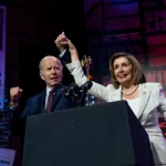 Nancy Pelosi sugiere que Biden debería repensar su candidatura a la reelección