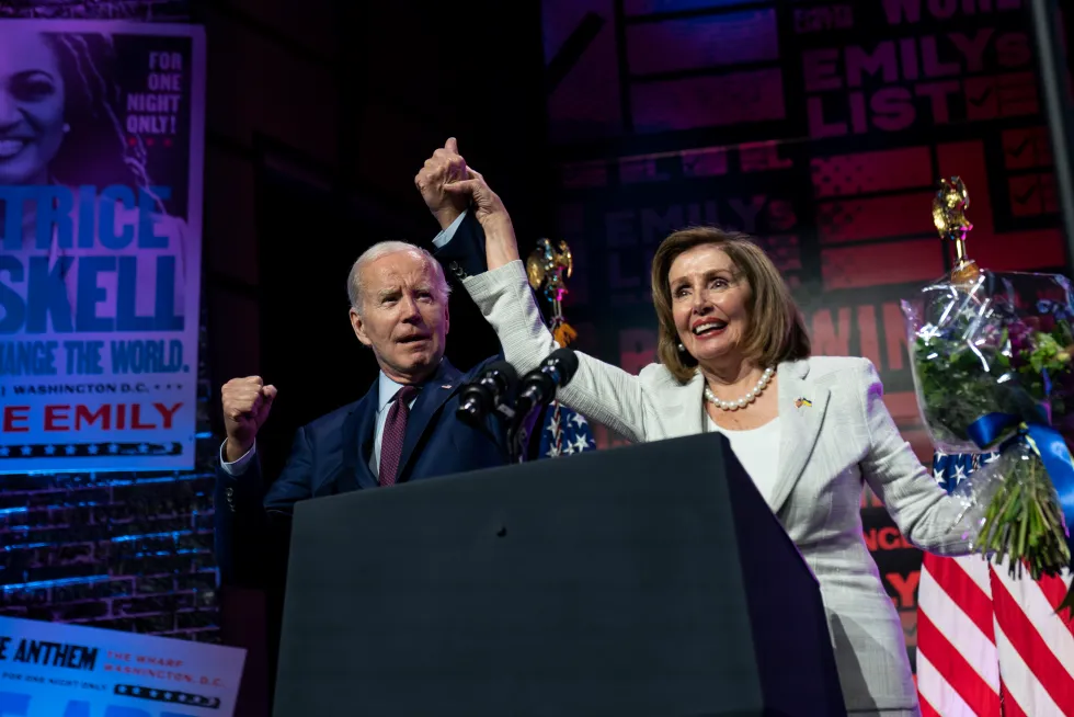 Nancy Pelosi sugiere que Biden debería repensar su candidatura a la reelección