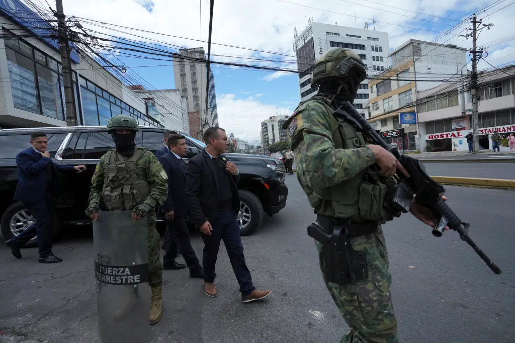 Un policía muerto y otro herido por el ataque de una banda criminal en Ecuador