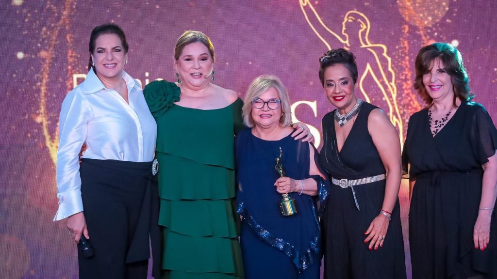 Premio Mujeres que Inspiran reconoce aportes y diversidad de cinco grandes profesionales