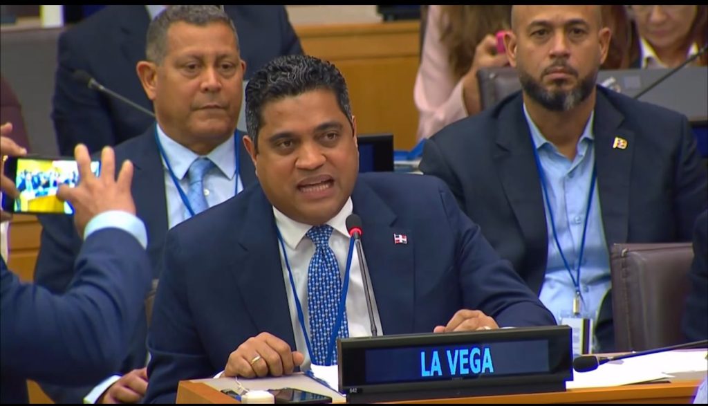 Kelvin Cruz solicita mayor apoyo a gobiernos locales en Foro Internacional en la ONU