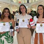 Entregan certificados a los nominados en Premios La Flor 2024