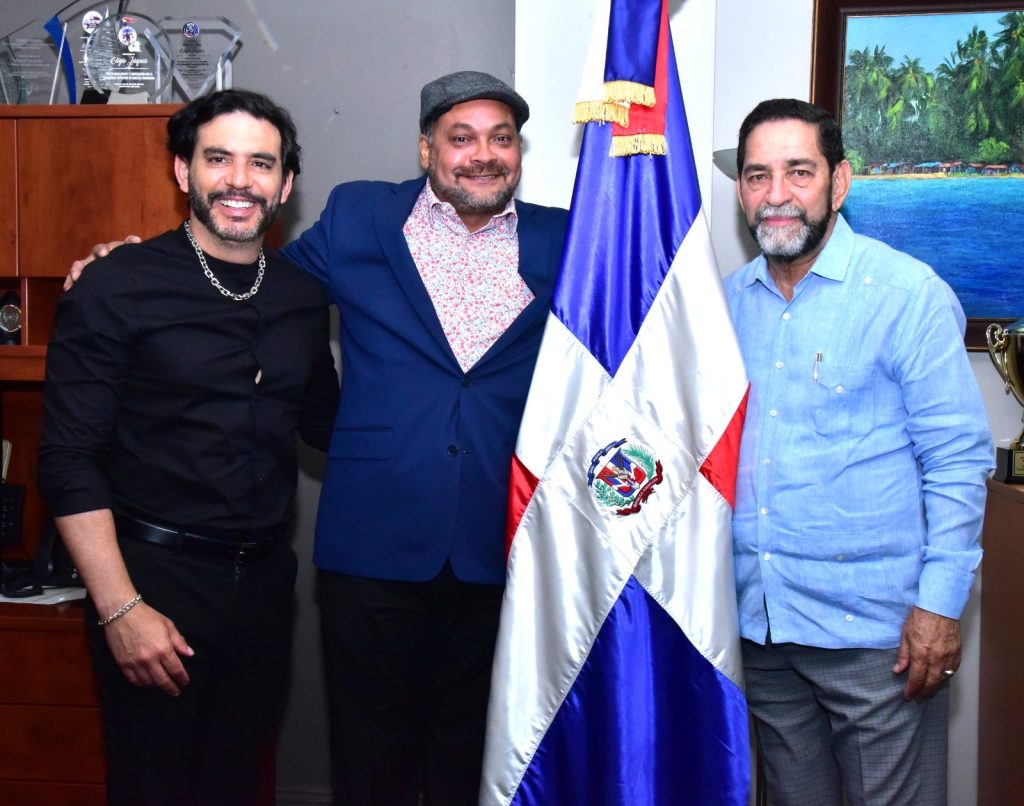 Cónsul Eligio Jáquez recibe visita de artistas dominicanos