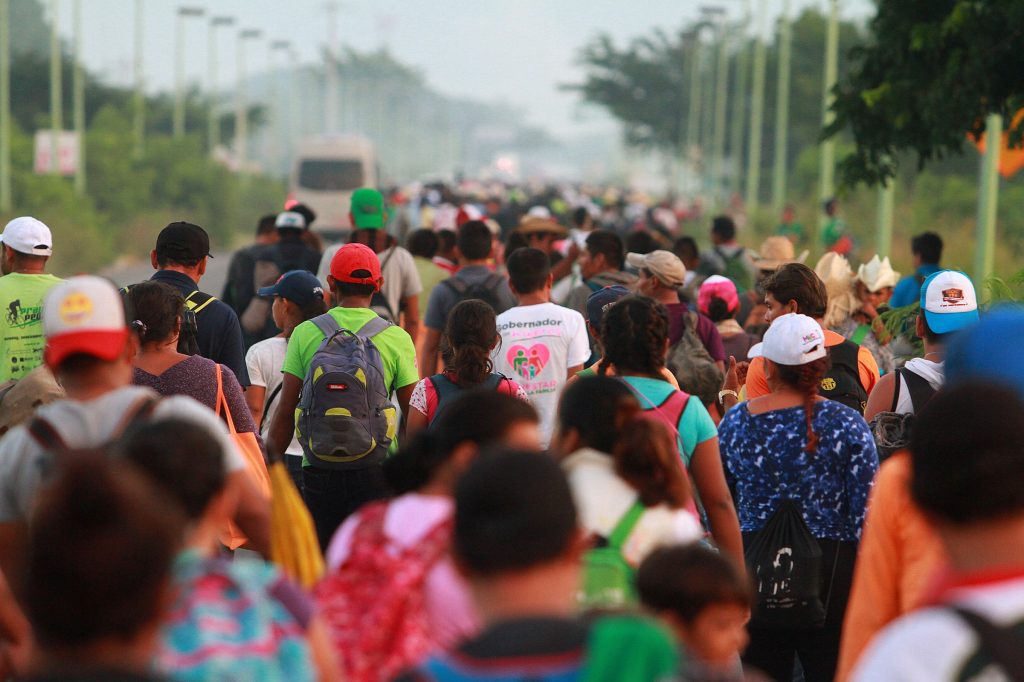 Unos 3 mil migrantes parten en nueva caravana desde la frontera de México