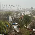 Beryl deja más de 330.000 clientes sin luz en Islas Caimán y su isla más grande sin agua