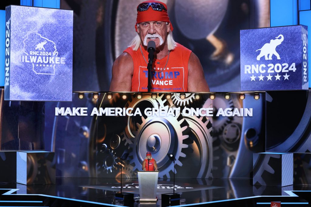 Luchador Hulk Hogan anuncia su apoyo a Trump en la Convención Republicana