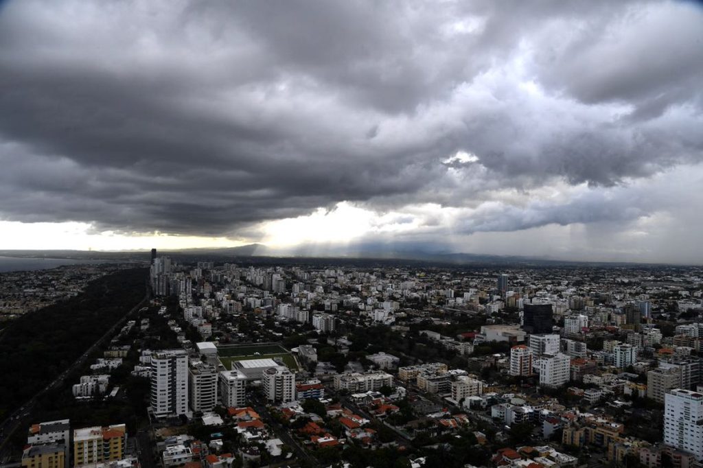 Onda tropical al sur de Haití provocará nublados y aguaceros