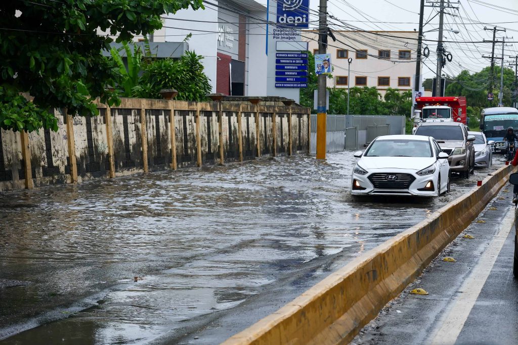 ¡Atención RD! Vaguada y onda tropical estarán generando aguaceros